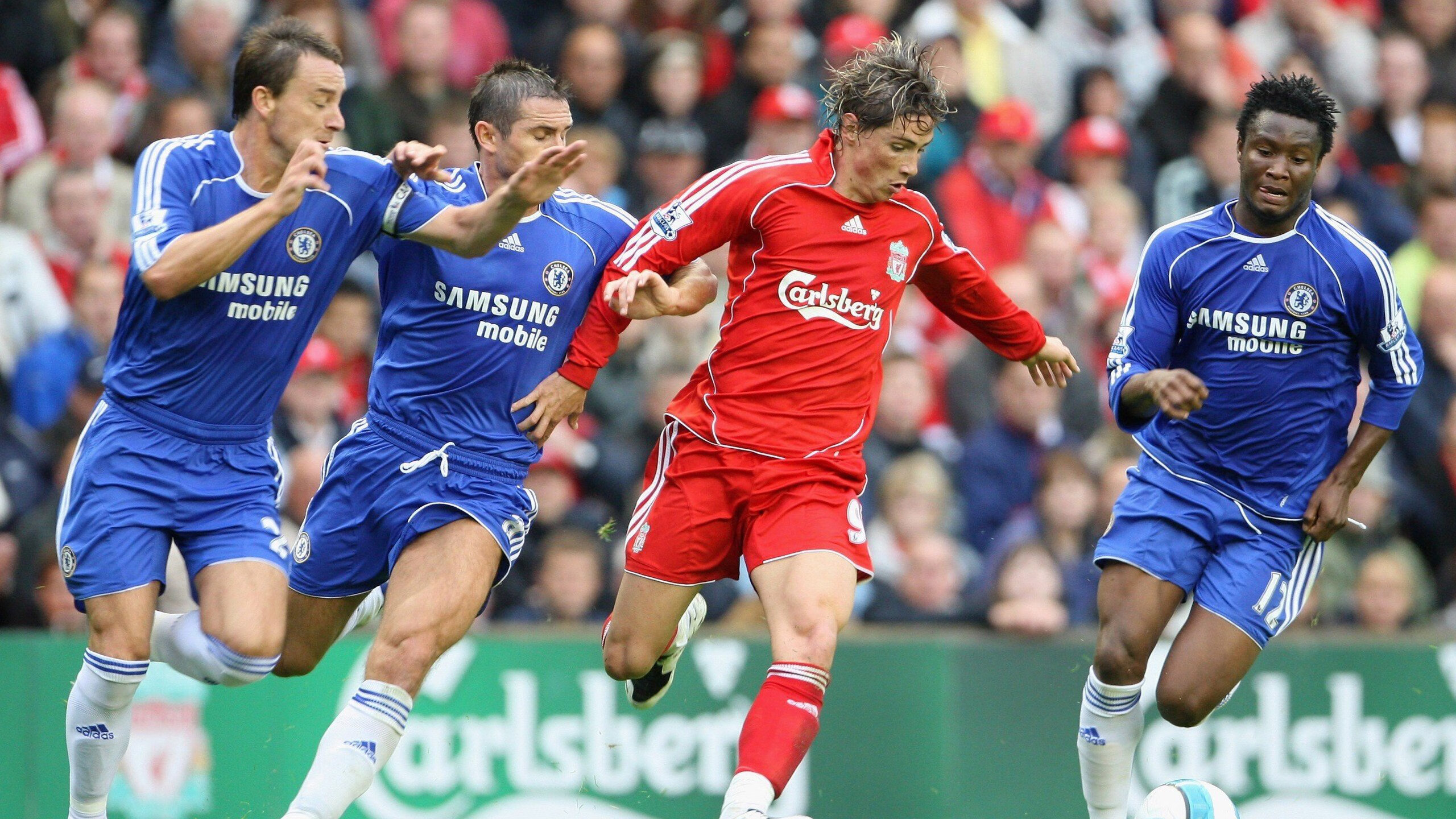 暗夜极速，当福克斯驶入F1街道赛的轰鸣心脏